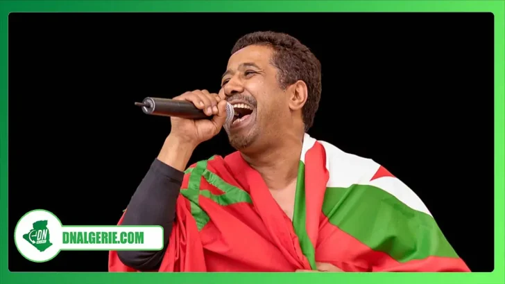 Montage : Cheb Khaled arborant les deux drapeaux algérien et marocain