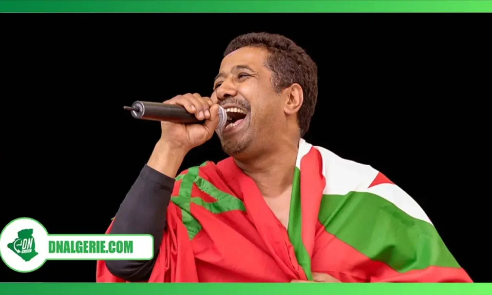 Montage : Cheb Khaled arborant les deux drapeaux algérien et marocain