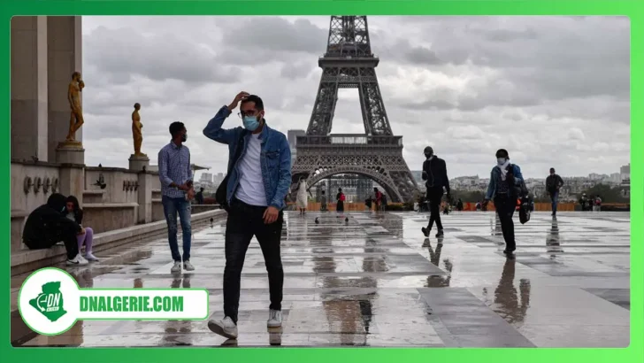 Montage : un jeune homme portant un masque, Tour Eiffel, Paris