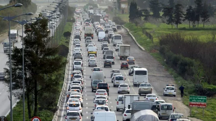 Voitures en Algérie ENACTA conduire Alger Algérien voiture