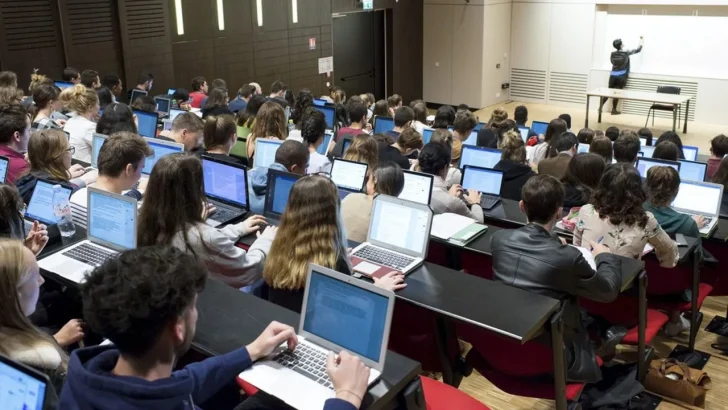 étudiantes algériennes France, Comment régulariser des étudiants sans-papiers en France