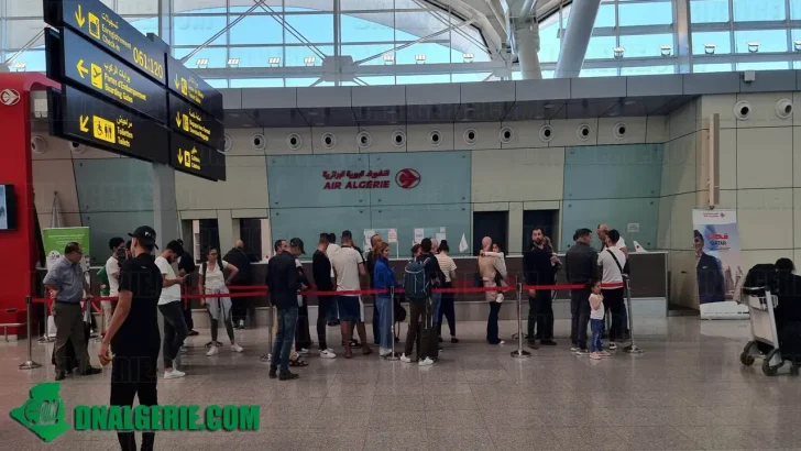 Aéroport international Alger couple