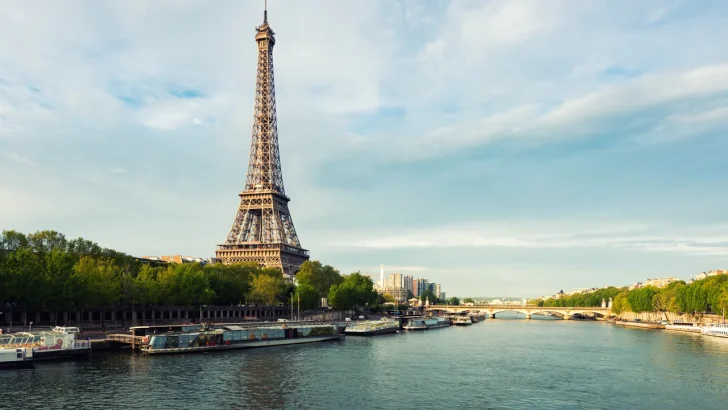 Algérienne voyage Paris étudiant algérien Bugeaud Algérie