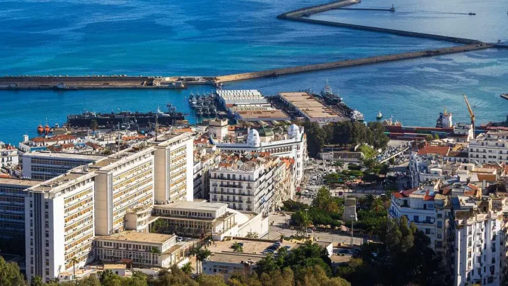 Touriste problème investir Algérie séjour milliardaire voyage Algérie voyageurs habitants Alger