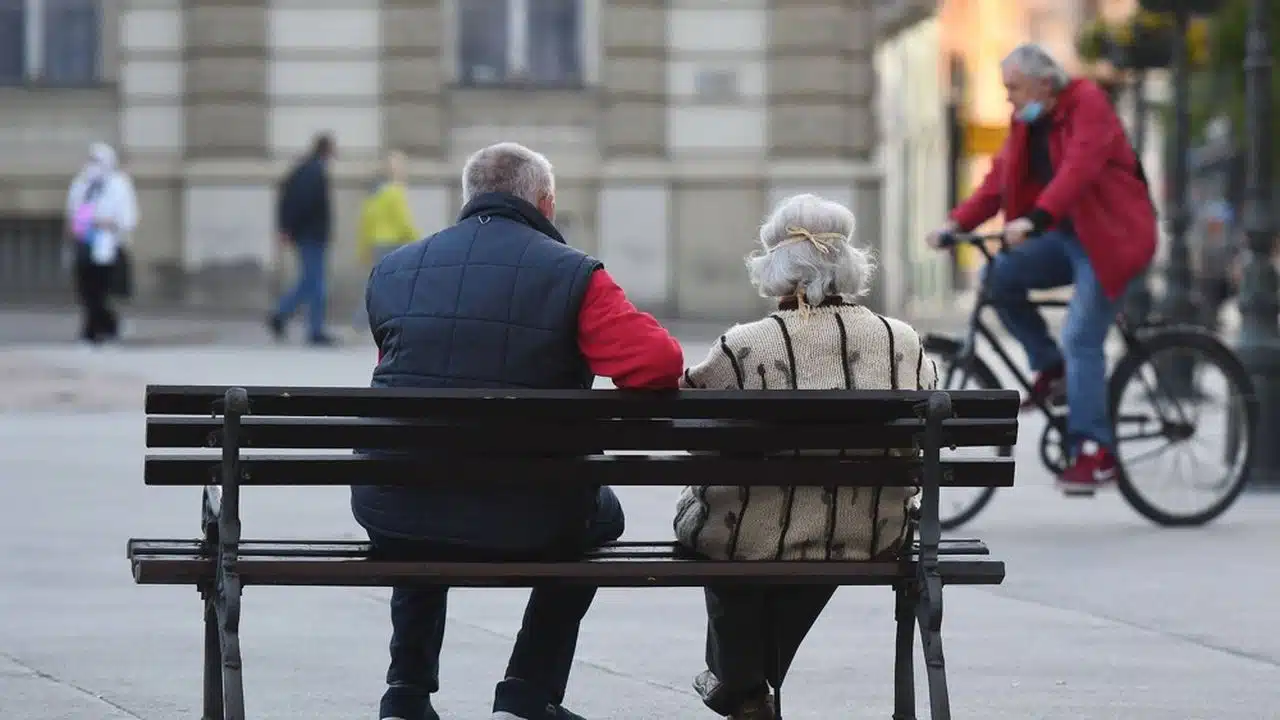 Retraités algériens euros France